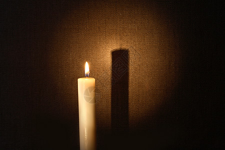 光明和阴影 宗教 纪念 回忆 照明 悲伤 灯光设备 记忆 火图片