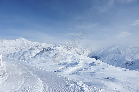 冬季山地降雪 阿尔卑斯山 寒冷的 高山 岩石 首脑 旅行 冰图片