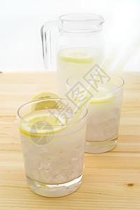 新鲜柠檬水饮料 水果 柑橘 甜的 食物 夏天 鸡尾酒图片