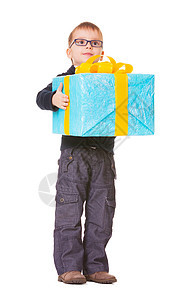 小男孩在光谱中 带着大礼物的小男孩 盒子 喜悦图片