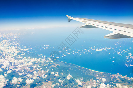 飞机机翼窗外 车辆 全景 空气 高的 气氛图片