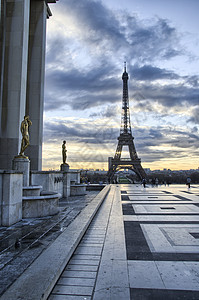 巴黎冬季日出在Eiffel铁塔 视野f 纪念碑图片