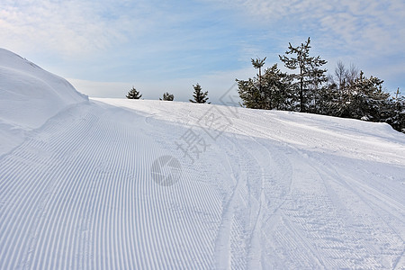 芬兰罗瓦涅米滑雪度假胜地 粉末 滑雪道 顶峰 冬天图片