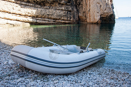 白船 美丽的 太阳 假期 水 岛 旅游 夏天 蓝色的 旅行图片