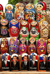 俄罗斯马特罗什卡 Matrioshka 娃娃在巴库阿泽尔拜扬市场 纪念品 旅游图片