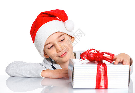 带着礼物盒的圣诞老人帽子小男孩 展示 笑 可爱的图片