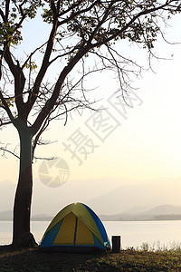湖边的露营地 泰国国家公园 帐篷 自然 浪漫 远足图片