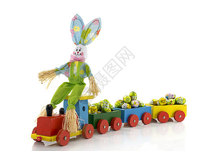 带玩具火车的东兔子背景