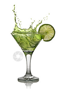 绿色酒精鸡尾酒 喷花和绿石灰隔离在WH上 液体 派对图片