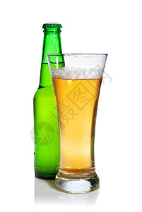瓶装啤酒和玻璃啤酒 在白色上隔绝 庆典 气泡图片
