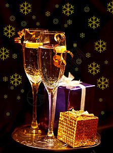 圣诞礼物盒 带香槟杯子图片