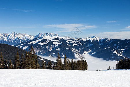 冬季与Kaprun度假村滑雪斜坡 冰 顶峰图片