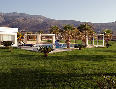 在希腊克里特的豪华别墅游泳池 阳台 自然 美丽的图片