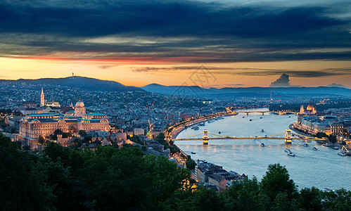 黄昏全景布达佩斯在黄昏时的全景观 文化 匈牙利 历史性背景
