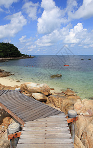 岛上热带海滩上的木制码头 场景 木头 木板路 海洋图片