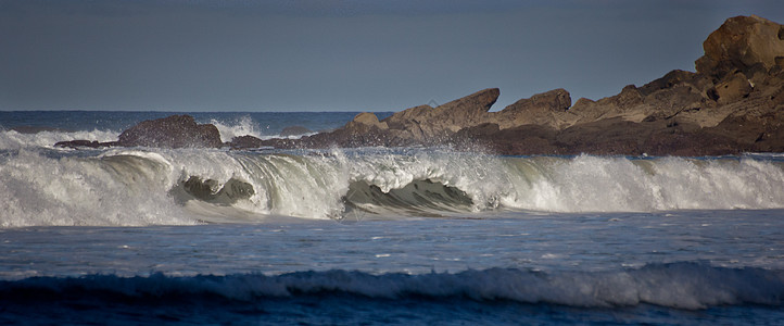 沿海景观 日落 地平线 旅行 海洋 水 假期 岩石 太阳图片