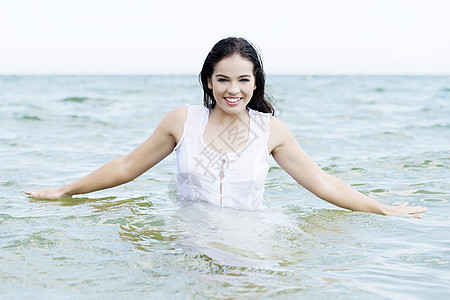 夏天快乐的女人在 身体 海洋 热的 海岸线 湿的 热带图片