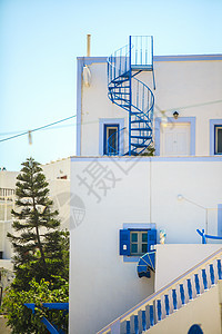 希腊地区传统希腊房屋 蓝色螺旋上升楼梯图片