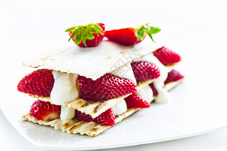 小草莓蛋糕 面包店 食物 盘子 脆饼 奶油 下午 乳酪蛋糕 糕点背景图片