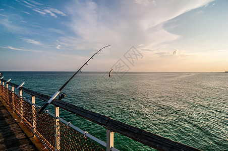 捕鱼的海洋码头图片