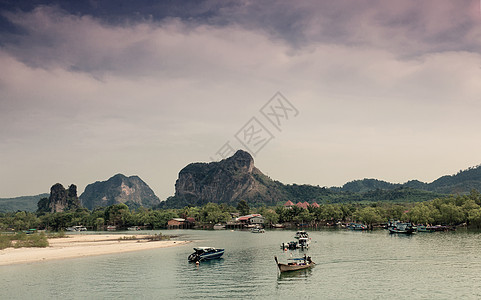 泰国克拉比省旅游港海湾的船 泰国克拉比省图片