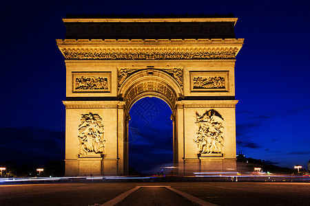 法国巴黎 夜里三龙座王宫图片