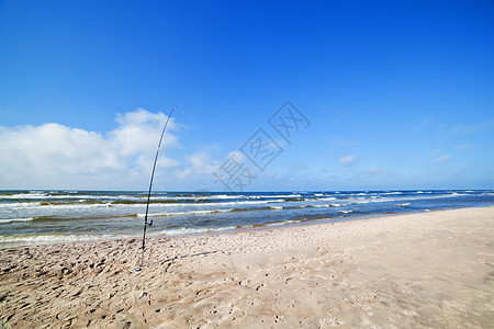 在海边钓鱼 在海上钓鱼图片