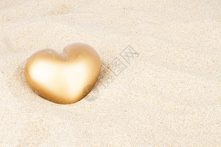 沙中金色的心图片