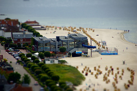 倾斜移动 Laboe 水 假期 房屋 海滩图片