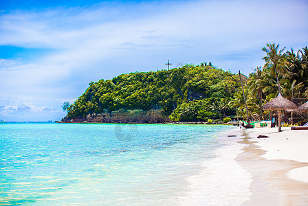 菲律宾Boracay带绿绿水和白沙滩的完美热带海滩 菲律宾博拉凯 天堂 自然图片