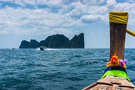 海上船只与泰国岩石对撞 云 岛 运输 夏天 宁静图片