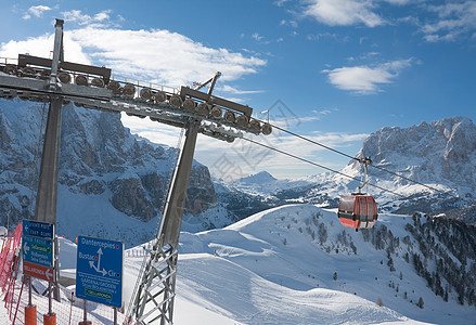 意大利萨尔瓦迪瓦尔花园滑雪度假胜地 健康 滑雪者图片