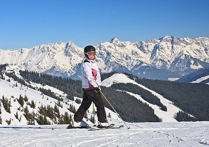 山坡滑雪度假胜地奥地利 肾上腺素 冬天 爬坡道 白天图片
