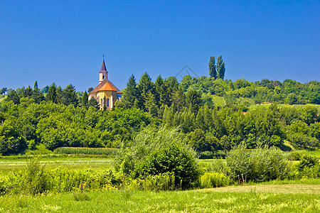 位于古绿山上的天主教教堂图片