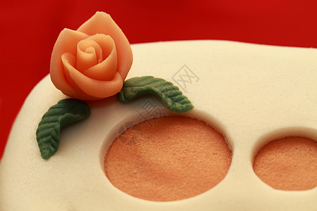 蛋糕加玛西潘玫瑰 食物 可口的 面包店 绿色的 礼物图片
