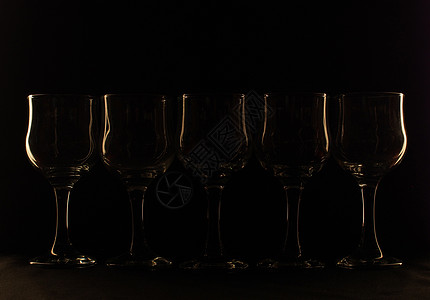 玻璃在暗底面的阴影下 酒吧 标签 完美的 杰出的 优雅图片