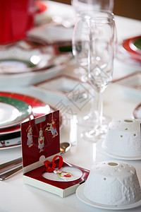 电环 盘子 庆典 庆祝 玻璃 刀 餐厅 用具 用餐 餐巾图片