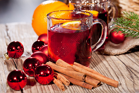 红酒加橙子和肉桂的香日光浴 红葡萄酒 冬天 甜的 热的图片
