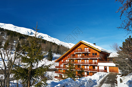 山区滑雪度假胜山地 旅行 梅里贝尔 小屋 村庄 阿尔卑斯山图片