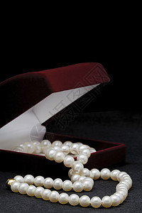 珍珠项链 盒子 美丽 时尚 财富 情人节图片