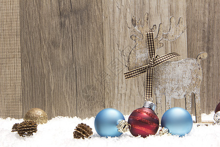 圣诞节 圣诞饰品 装饰品 冬天 圣诞装饰 圣诞树 松果 平安夜 驼鹿 人造雪背景图片