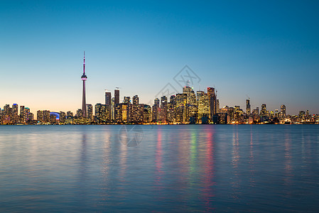 多伦多市中心的夜景 建筑 湖 城市 塔 伟大的 摩天大楼图片