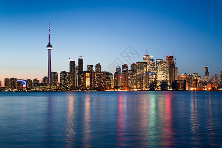 多伦多市中心的夜景 场景 摩天大楼 城市景观 冬天 灯图片