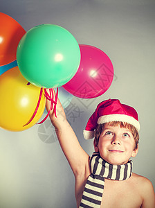 戴圣诞老人帽子的男孩 圣诞节 好玩的 派对 喜悦 庆典图片