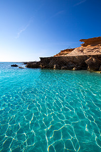 福门特拉岛海滩绿松石地中海 石头 岩石 蓝色的 美丽的图片