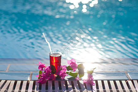 水池鸡尾酒 菠萝 健康 喝 乐趣 假期 海滩 饮料 果汁图片