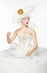 公主的金冠穿白礼服 高贵 外套 蛋糕 王冠 虚荣 发型图片