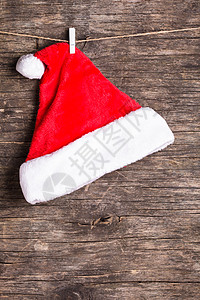 挂在绳索上的圣诞老人帽子 别针 冬天 季节 红色的图片