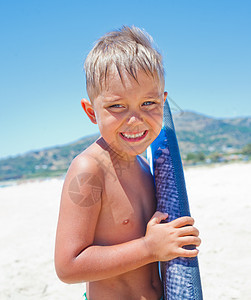 男孩和冲浪板玩得开心 旅行 身体 夏天 木板 乐趣图片