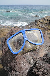 海滩附近的潜水面罩 夏天 旅游 热带 活动 眼镜图片